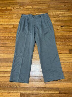 Nike Golf Mens Pants Size 36x30 Gray Polyester Pleated Front Straight Leg Chino